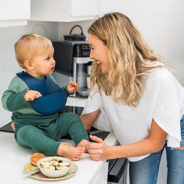 Babyono Μαλακή Σαλιάρα Σιλικόνης με Θήκη (Διάφορα Χρώματα) 1τμχ