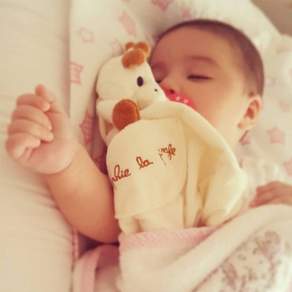 Πανάκι Παρηγοριάς με Θέση για την Πιπίλα Sophie La Girafe Sophie S260133