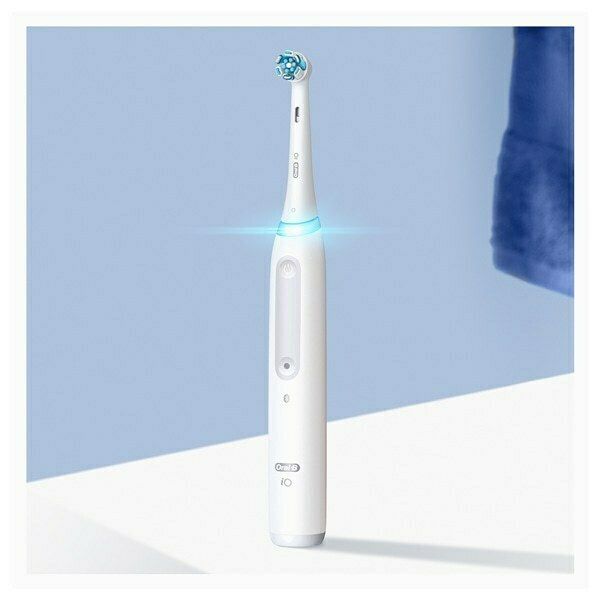 Oral-B iO Series 4  Duo Set με Black + White Hλεκτρικές Επαναφορτιζόμενες Οδοντόβουρτσες